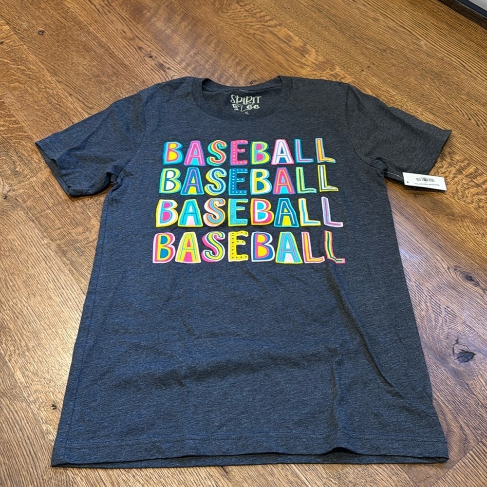 NWT Shirt To a Tee Women’s Short Sleeve Tee Grey and Rainvow Size Small